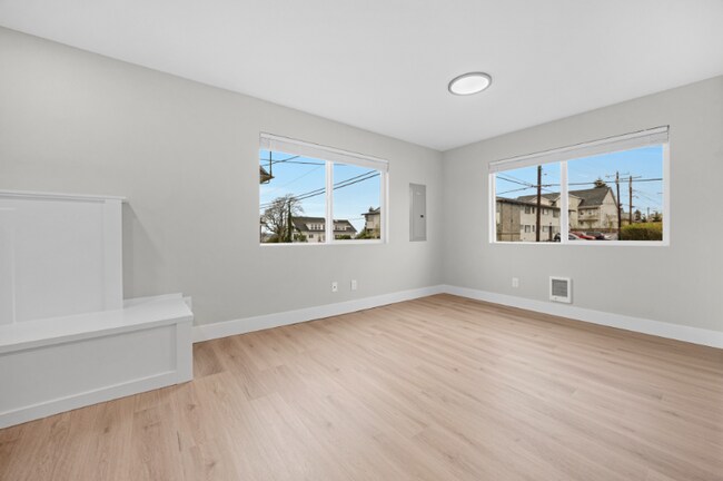 Building Photo - 1412 23rd St NE