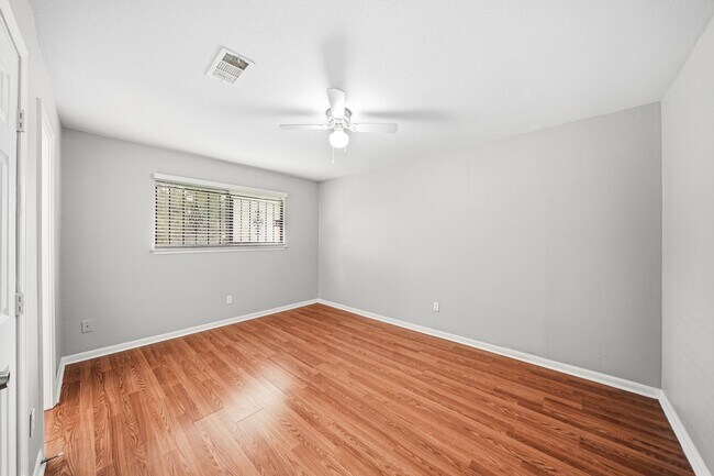 Building Photo - 12903 Claygate Dr