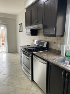 Building Photo - 276 Countrystone Crescent