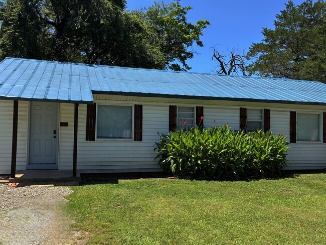 Building Photo - 108 W Beech St