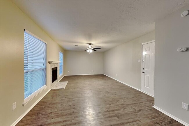 Building Photo - 3506 Wellington Dr