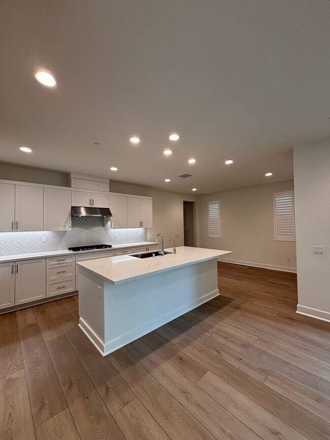 Foto del edificio - Gorgeous New Build in East Ventura