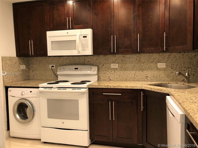 Building Photo - 5601 Collins Ave