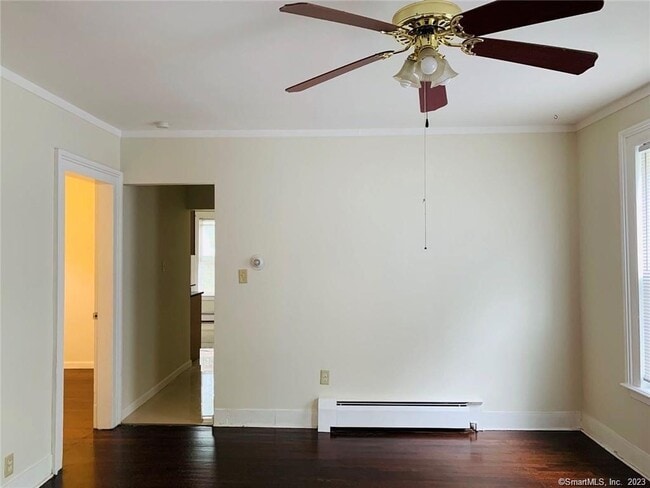 Building Photo - 5 Oak Pl