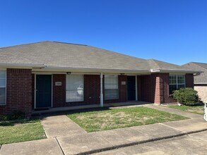 Building Photo - 1751 Rock Hollow Loop