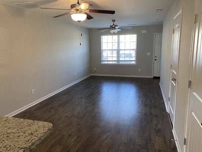 Foto del edificio - Spacious and well kept 2 bedroom home