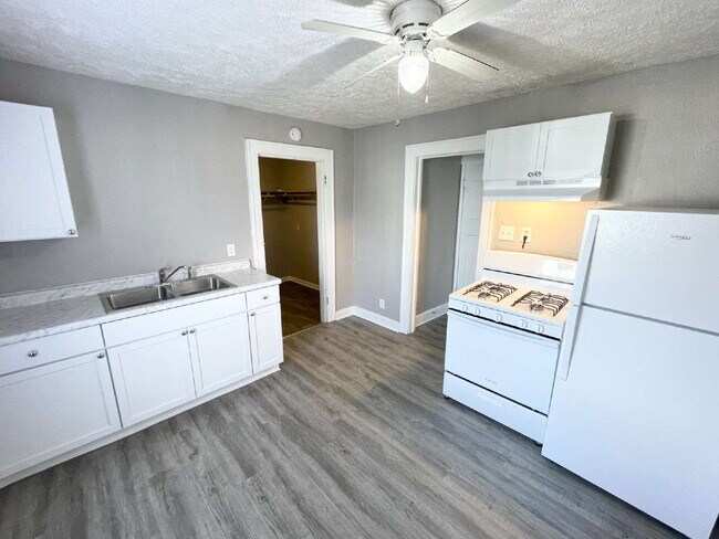 Foto del edificio - 2 Bedroom quiet street & neighborhood