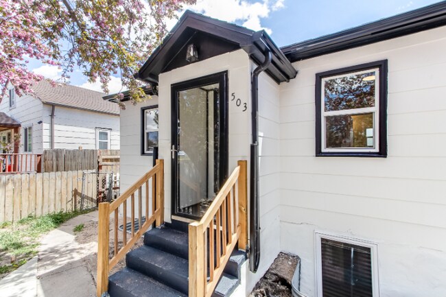 Building Photo - Updated Three Bedroom, One Bathroom