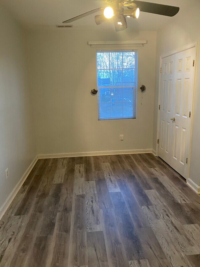 Building Photo - 14187 Darkwood Dr