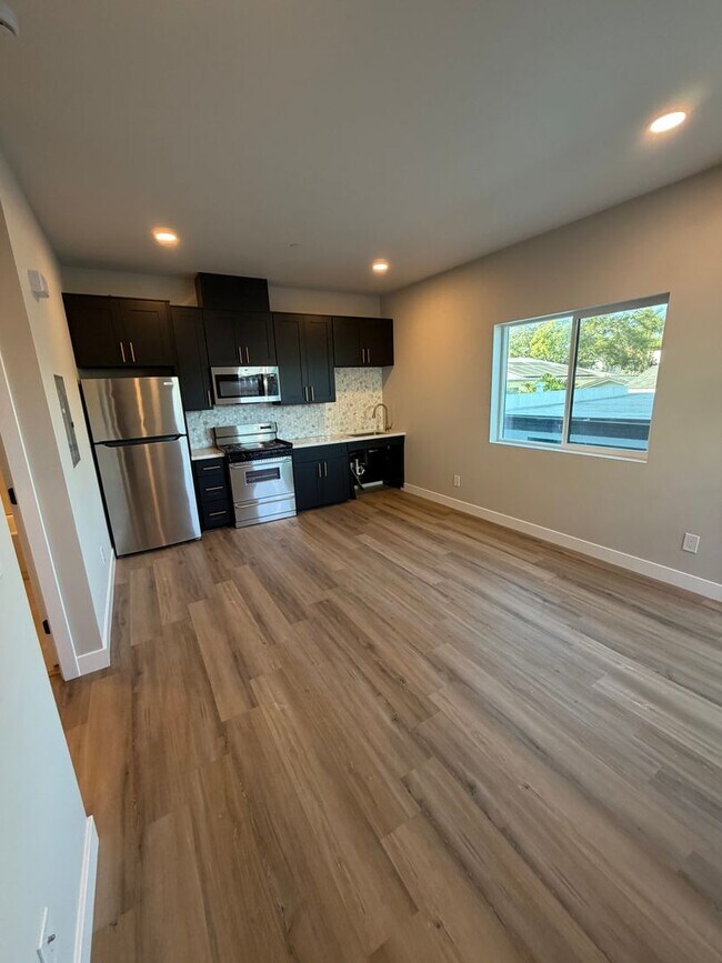 Foto del edificio - 3365 A St