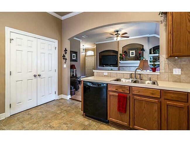 Building Photo - 505 Gaston Cir
