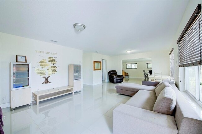 Building Photo - 3322 McKinley St