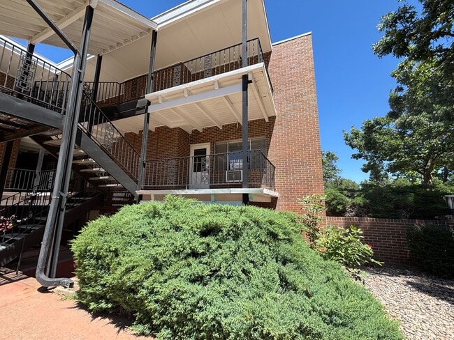 Building Photo - Prime Fort Collins Location – 2 Bedroom Apartment Available Now