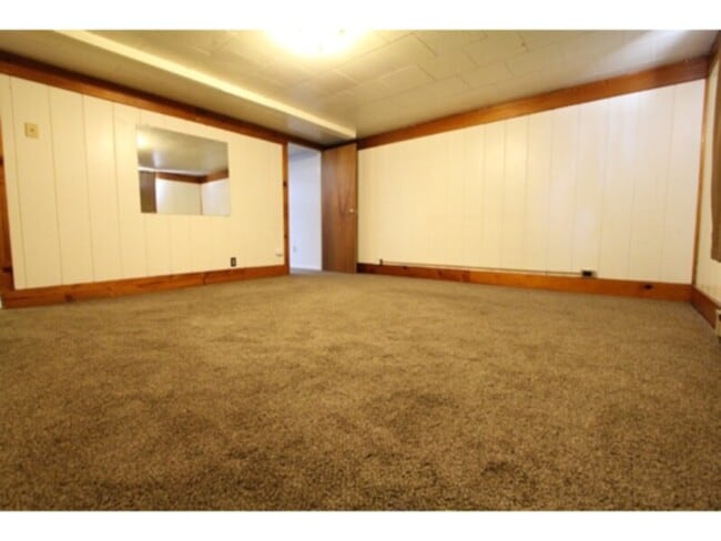 Building Photo - Charming 1 Bed / 1 Bath Duplex  Dog-Friend...