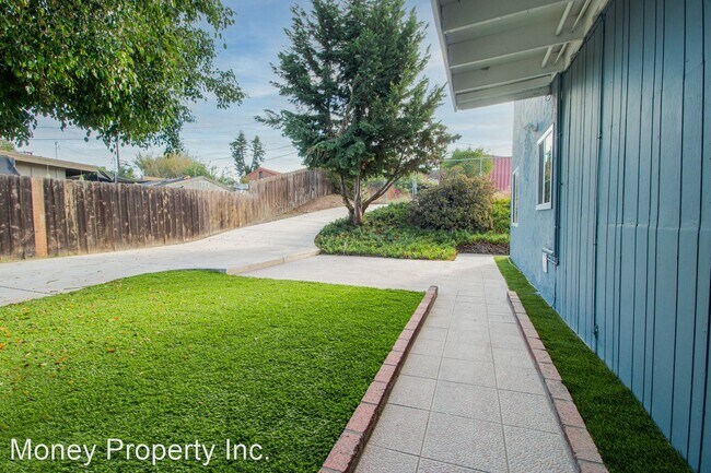 Building Photo - 4 br, 2 bath House - 1065 Cuyamaca Avenue