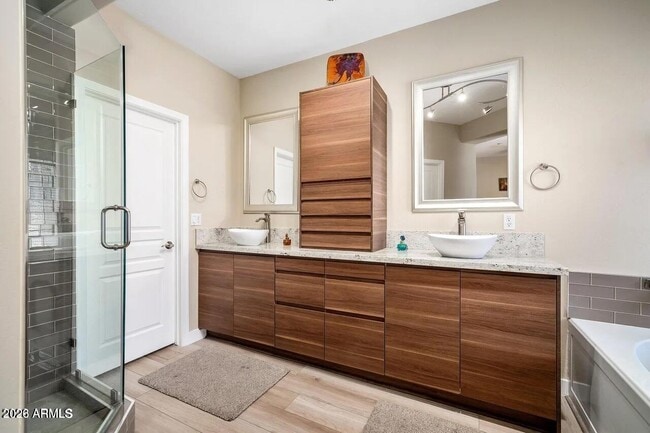 Building Photo - 2019 E Campbell Ave