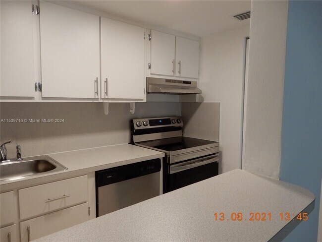 Foto del edificio - 13960 Lake Placid Ct