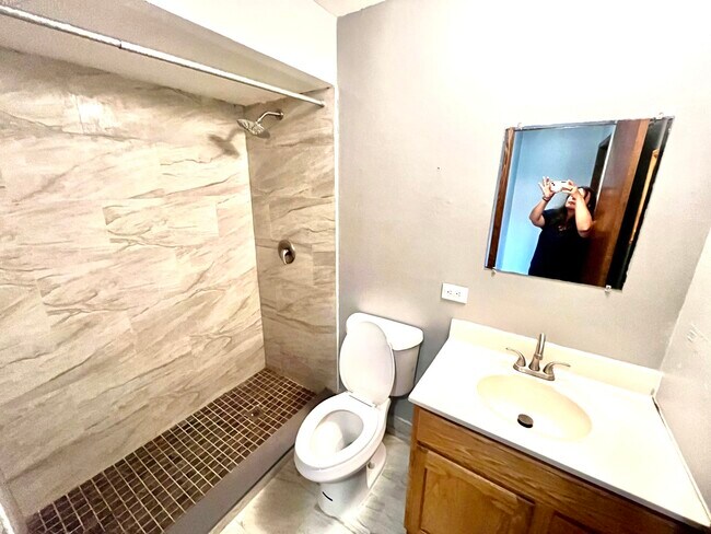 Building Photo - 1200 E Ardyce Ln