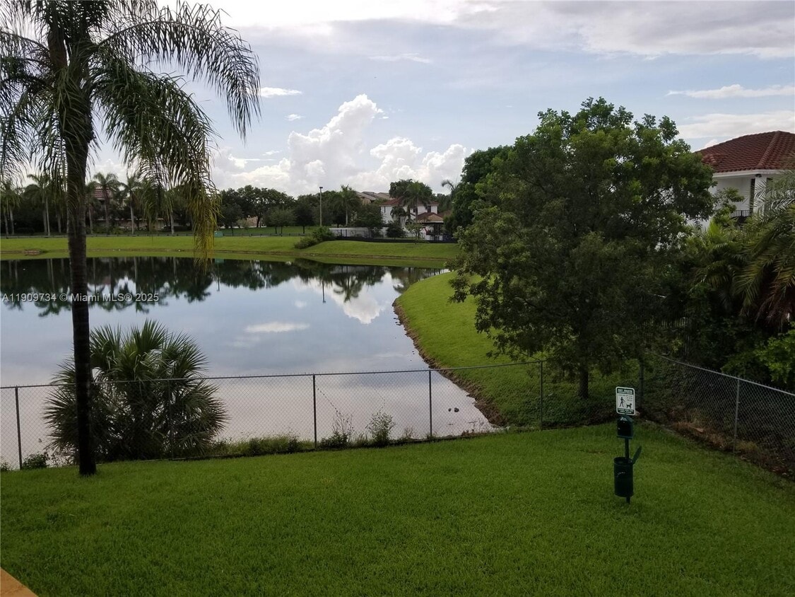 Foto principal - 9735 Fontainebleau Blvd