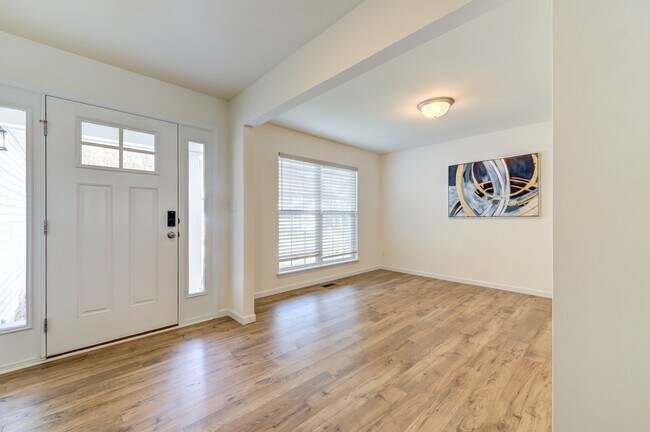 Building Photo - 732 Fox Creek Dr
