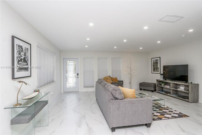 Foto del edificio - 1030 SW 10th Ave