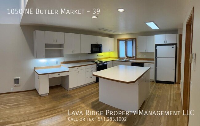 Building Photo - 1050 NE Butler Market Rd