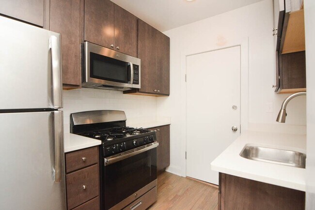 Building Photo - 2645 N Spaulding Ave
