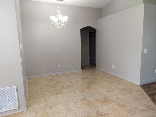 Building Photo - 648 Macon Dr