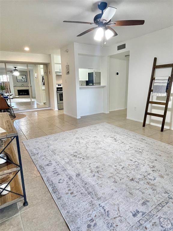 Foto del edificio - 3300 Pebblebrook Dr