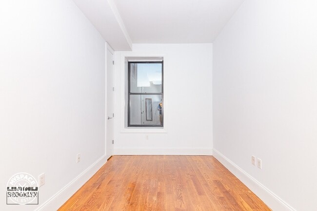 Building Photo - 1625 Putnam Ave