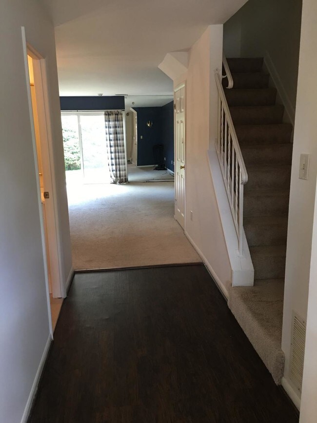 Building Photo - 4 Alanbrooke Ct