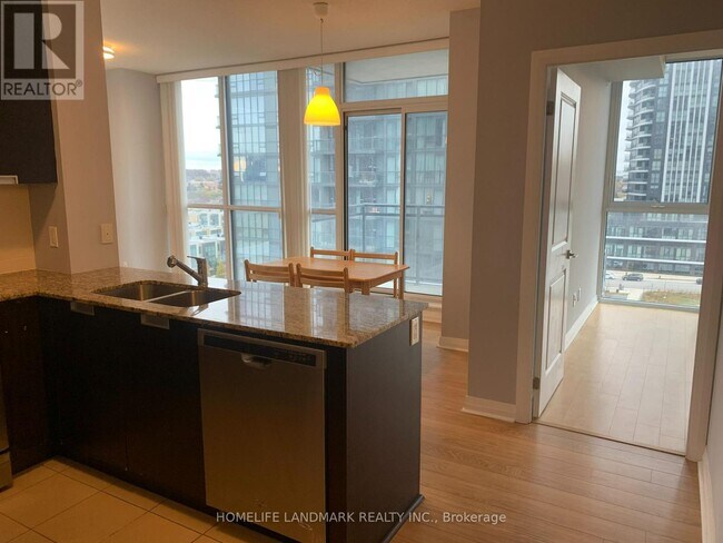 Photo du bâtiment - 55 Eglinton Ave W