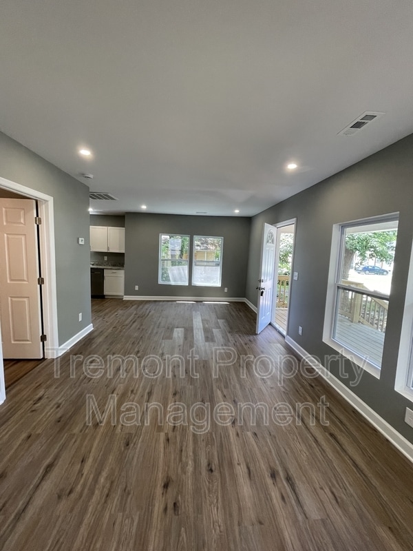 Building Photo - 2110 Allin St