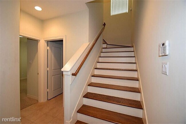 Building Photo - 2 br, 2 bath House - 6351 Vinewood St