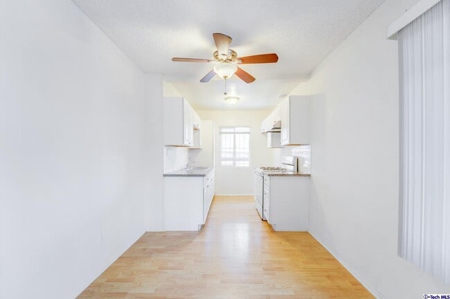 Building Photo - 1800 N Harvard Blvd