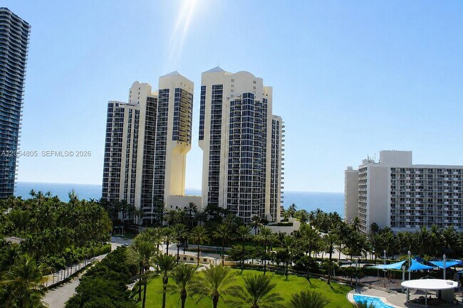 Foto del edificio - 19370 Collins Ave