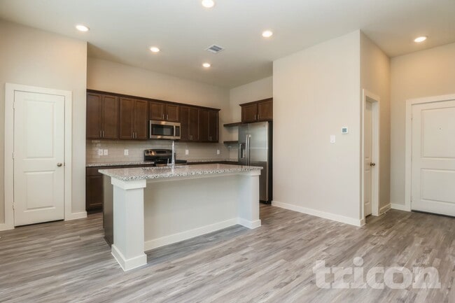 Foto del edificio - 9835 Willow Creek Commerce Dr