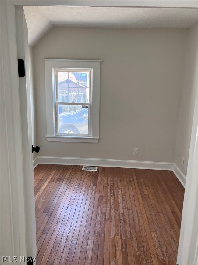 Building Photo - 1244 W 69th St