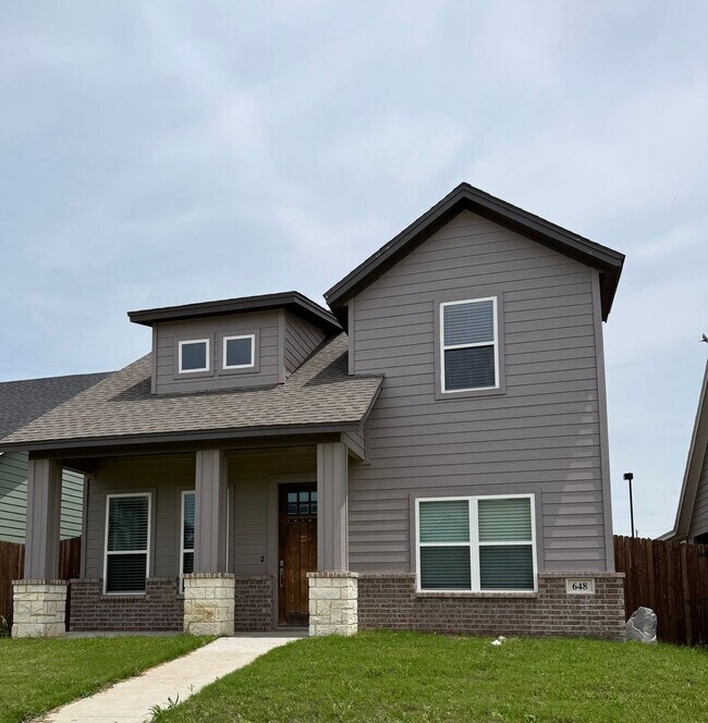 Building Photo - 3/2/2 - FENCED BACKYARD!!! GREAT NEIGHBORHOOD - Godley ISD - Summer Specials!