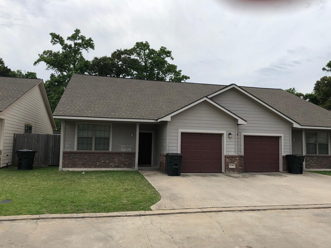 Primary Photo - 21395 W Wallis Dr