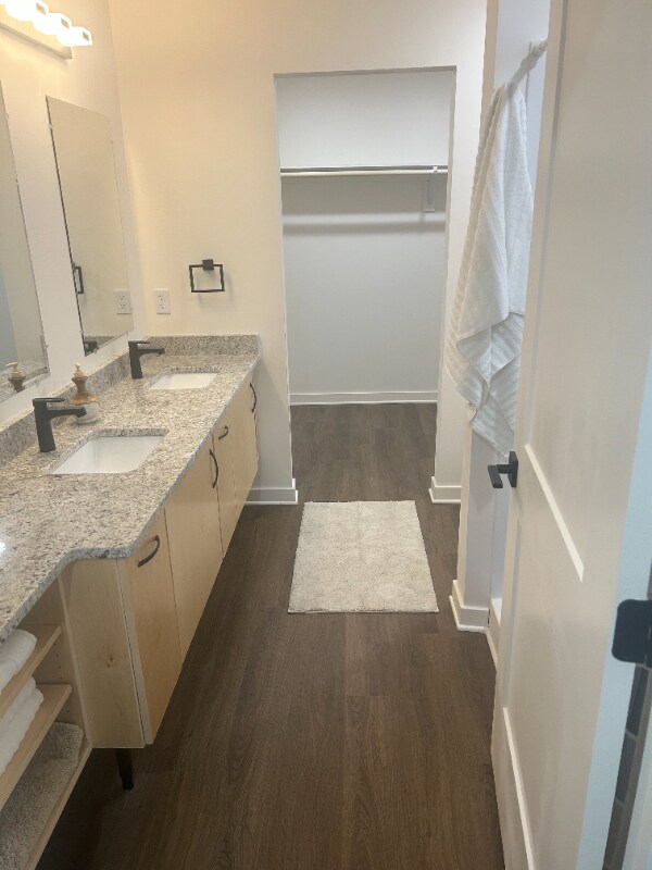 Foto del edificio - 144 N Coolwell Rd