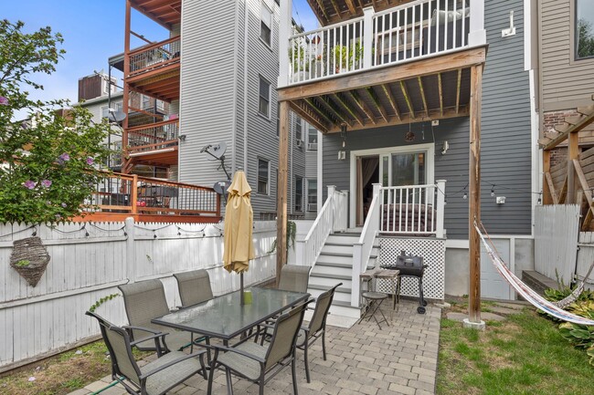 Foto del edificio - New 2BR2BA Condo in Jefferies Point with B...