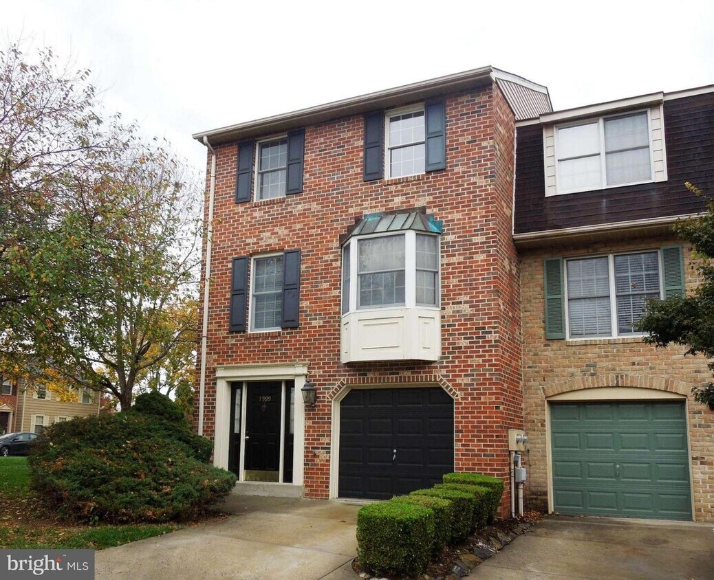 Foto principal - 7999 Clipper Ct