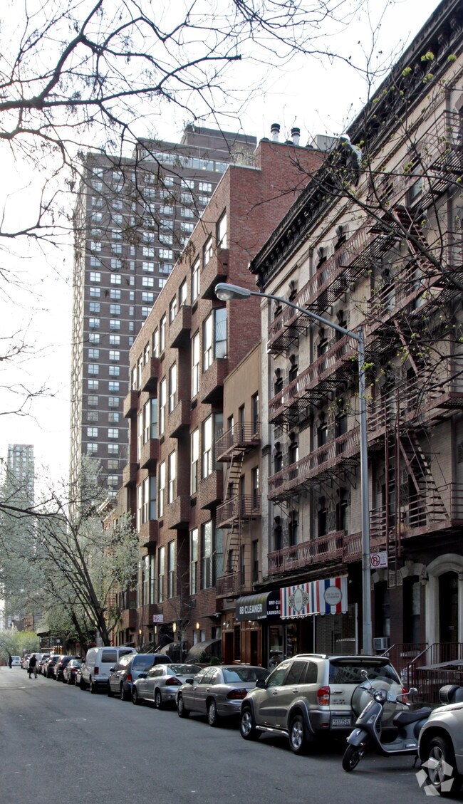 Building Photo - 170 E 88th St