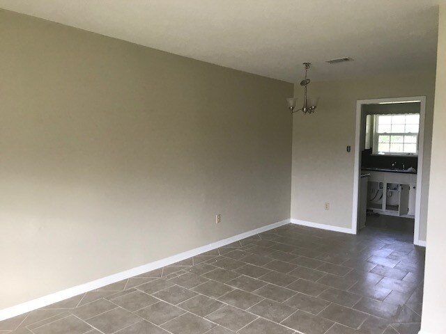 Foto del edificio - 1102 Meadowbrook St