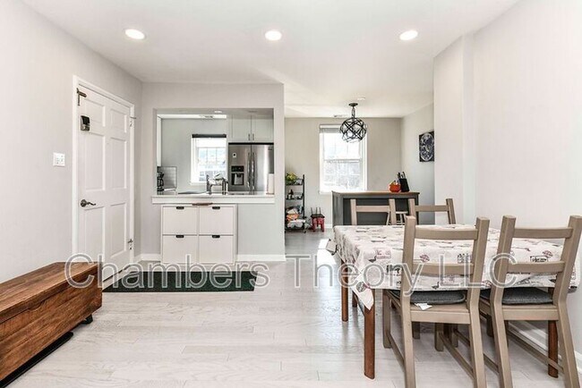 Foto del edificio - 3359 S Wakefield St