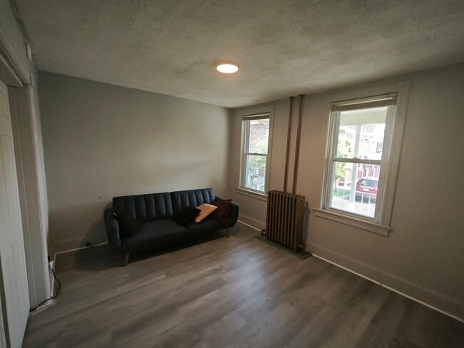 Foto del edificio - 612 W Garrison St