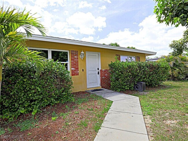 Building Photo - 3958 La Palma St