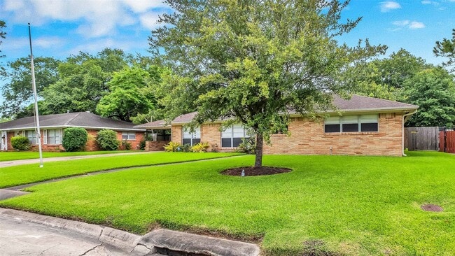 Foto del edificio - 7919 Montglen Dr