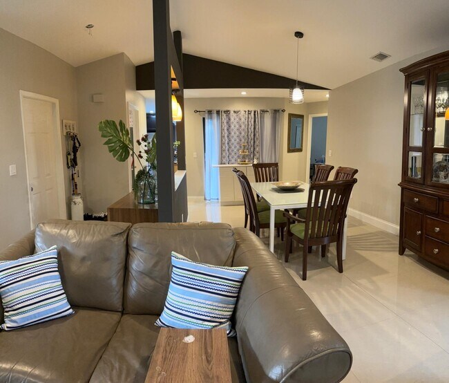 Foto del edificio - 9106 SW 22nd St